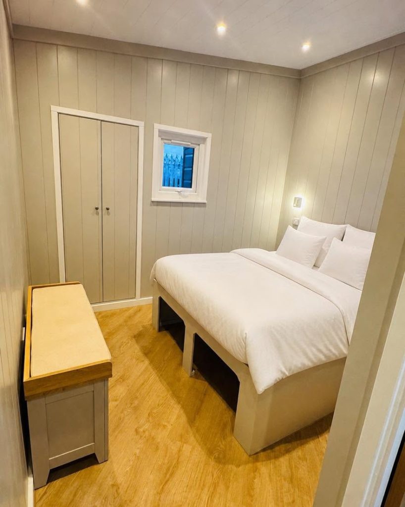 The Incline Pod - open-plan living, double doors, six double-glazed windows, two to six guests
