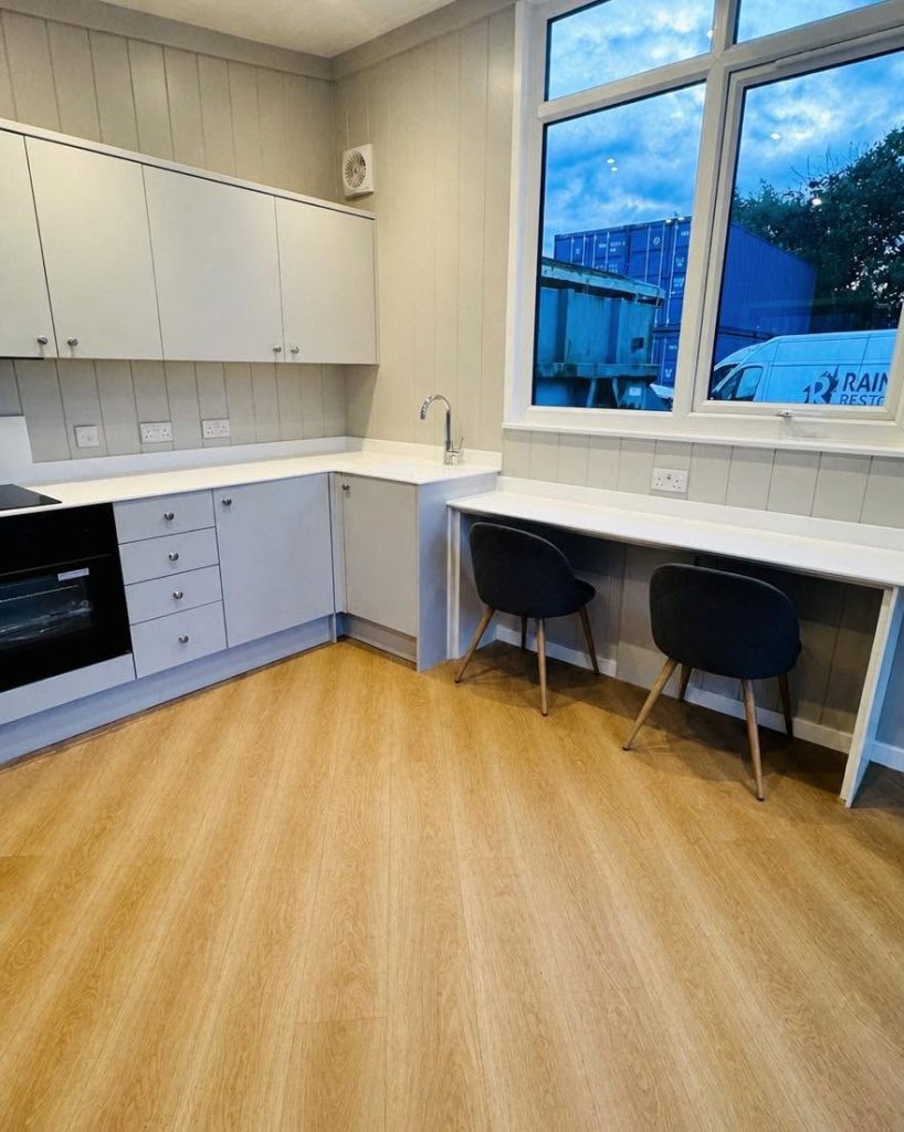 The Incline Pod - open-plan living, double doors, six double-glazed windows, two to six guests