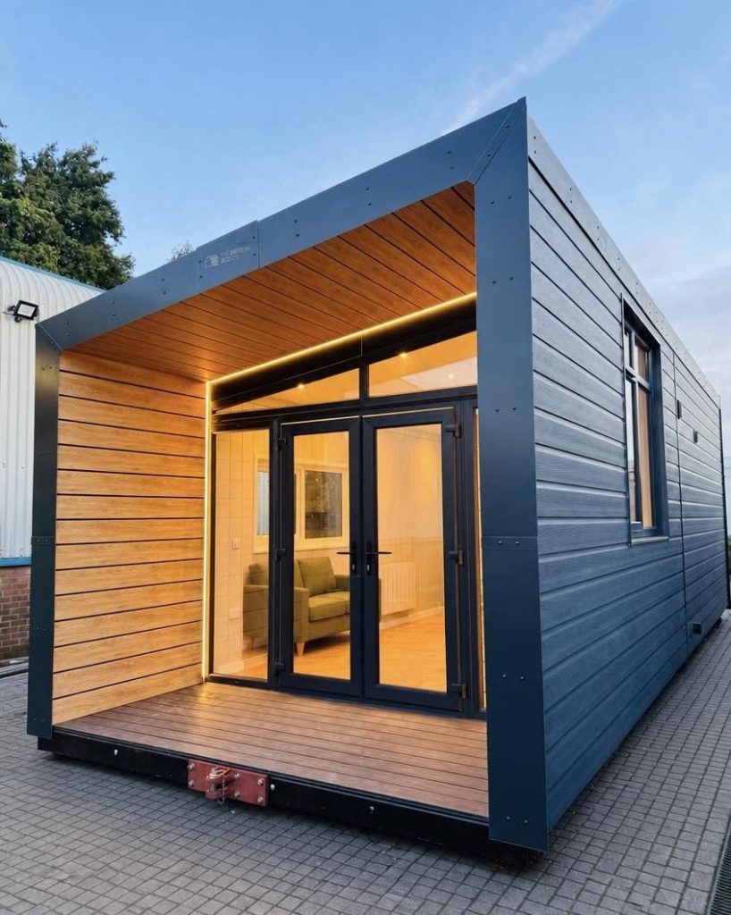 The Incline Pod - open-plan living, double doors, six double-glazed windows, two to six guests
